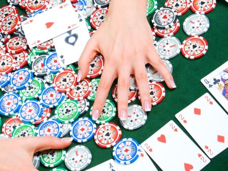 Bí quyết chơi poker chuẩn từ chuyên gia – Hướng dẫn toàn diện