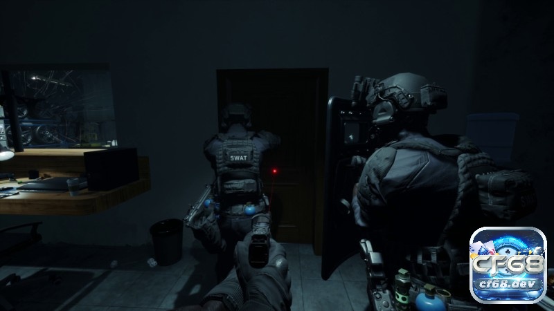 SWAT Commander mang lại trải nghiệm khác biệt khi vào vai một chỉ huy của đội SWAT để tham gia trận đấu
