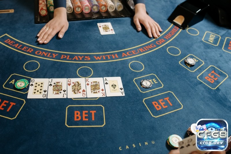 Một kỹ thuật chơi bài baccarat quan trọng là theo dõi và phân tích xu hướng bàn chơi