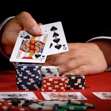 Cách chơi Poker Omaha: Hướng dẫn từ A-Z cho người mới