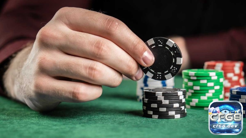Slow Play và Check-Raise tinh tế có thể biến hand mạnh thành đòn bẩy thắng lớn.