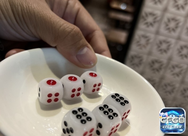 Người chơi dễ dàng tham gia mọi lúc, đa dạng bàn cược nhưng tiềm ẩn nguy cơ lừa đảo và pháp lý